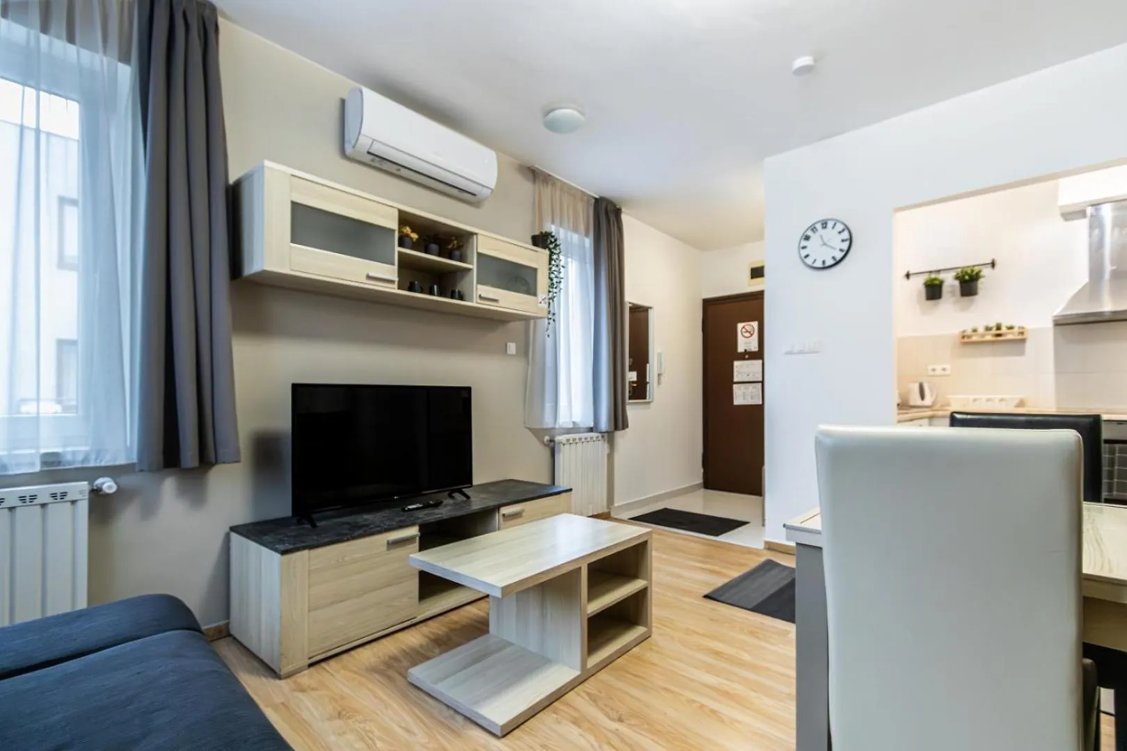 Corvin-Luxe, 3 Bedroom Apartment In City Center Budapest
