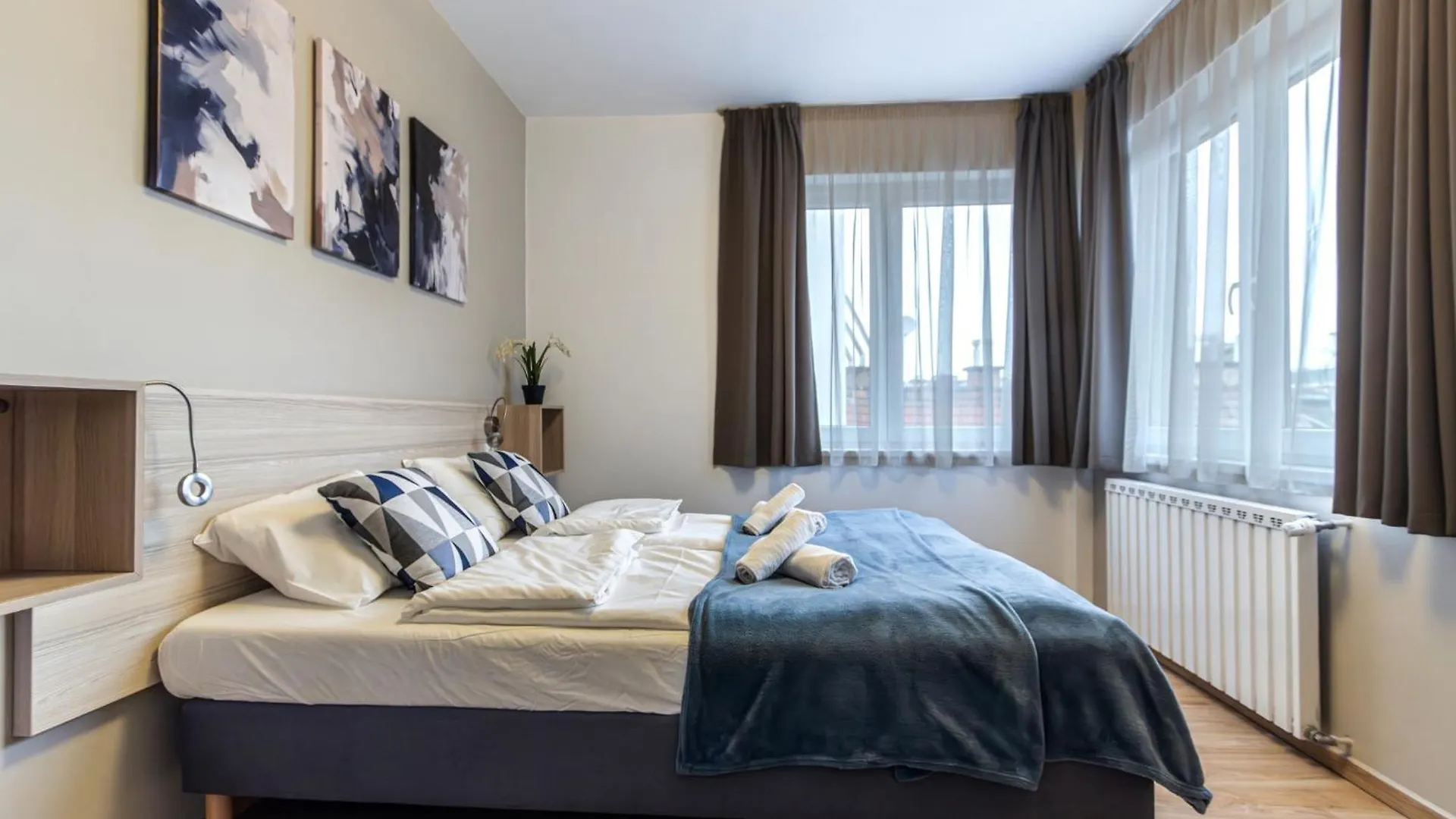 Corvin-Luxe, 3 Bedroom Apartment In City Center Budapest