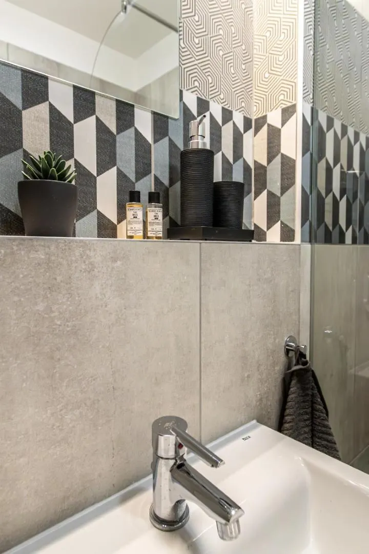 Corvin-Luxe, 3 Bedroom Apartment In City Center 布达佩斯 0*,  匈牙利