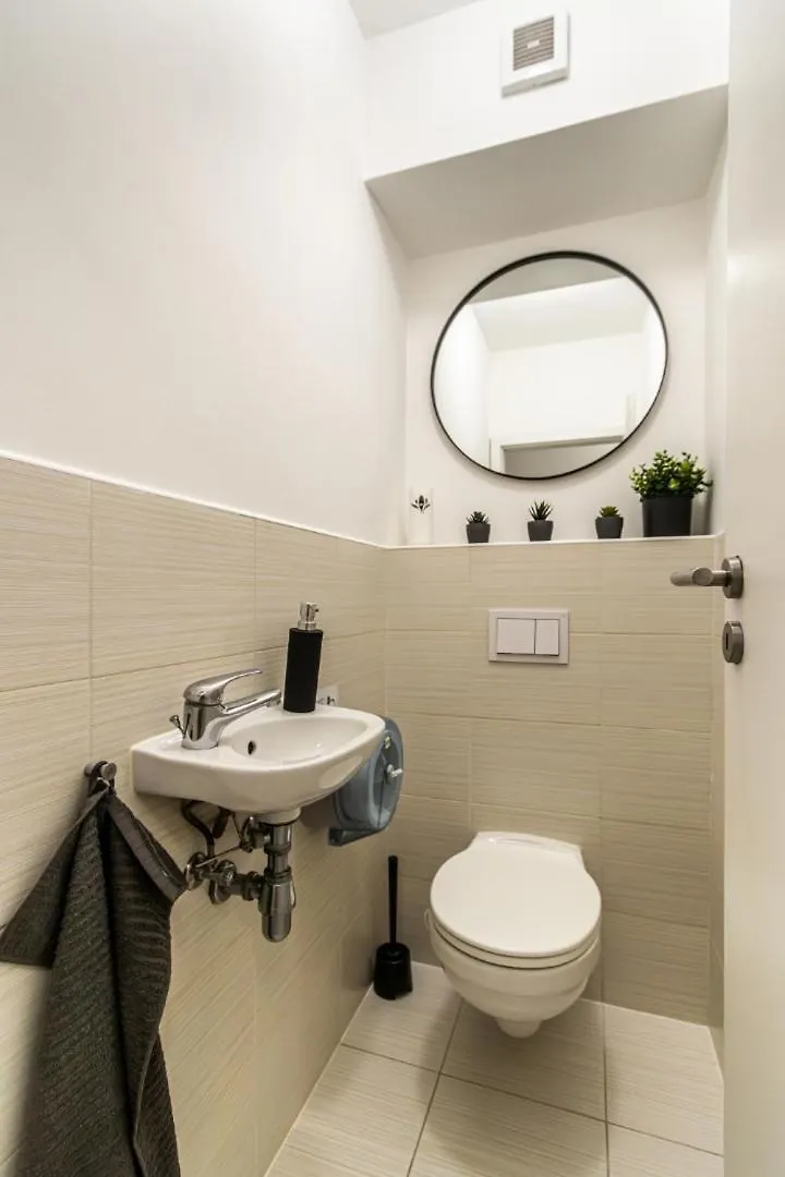 Corvin-Luxe, 3 Bedroom Apartment In City Center 布达佩斯 0*,  匈牙利
